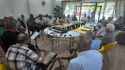 Ulu çınarlar sahne aldı, gönülleri mest etti