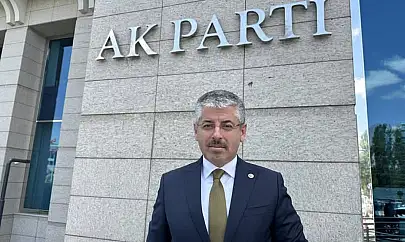 AK Parti Kayseri Milletvekilinin genel merkez pozu merak konusu oldu! Subliminal mesaj mı var?