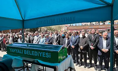 Bir döneme damgasını vurmuştu! Eski Başkan Kayseri'de son yolculuğuna uğurlandı