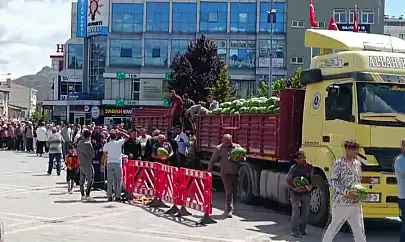 Kayseri'de ücretsiz karpuz dağıtıldı