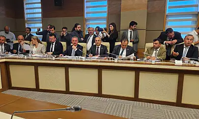 CHP'li vekil duyurdu: Yine oraların peşindeler! Şirket temsilcileri içeride, halk dışarıda!