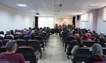 ERÜ Tıp Fakültesi Dekanı, kız imam hatip öğrencilerine ne anlattı