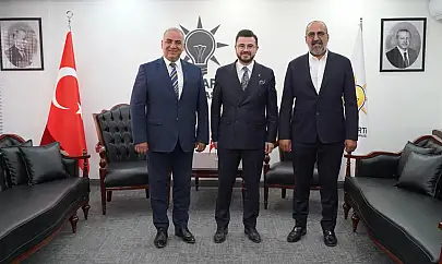 Eski Müdür ve Kayserisporlu eski Yönetici AK Parti il binasında ortaya çıktı