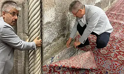 Halının altına kadar baktı! Kayserili vekil ne yapıyor, neyi arıyor? Gören şaştı kaldı