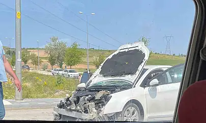 Bünyan'da otomobiller hurdaya döndü: 8 kişi...