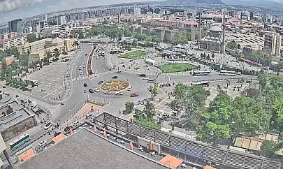 Kayseri'de binlerce kişinin akın ettiği yerde şimdi in cin top oynuyor!