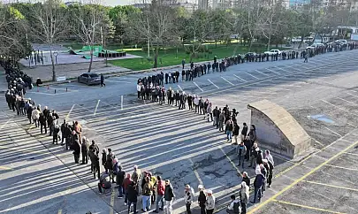 Kayseri'de dikkat çeken kuyruk! Herkes oraya akın etti, ücretsiz dağıtıldı, peki kutular neden küçüldü?