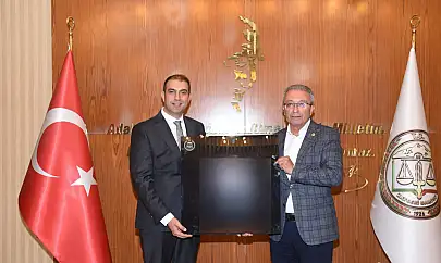Kayseri'de tayini çıkan Cumhuriyet Başsavcısına Baro'dan anlamlı hediye