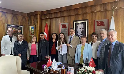 Kayseri'de yeni yönetim görevi devraldı! Yeni Başkan'a ilk sürprizi kızı yaptı