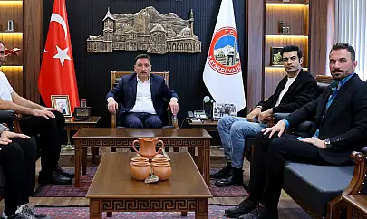 Kayserili ünlü oyuncudan Vali Çiçek'e ziyaret