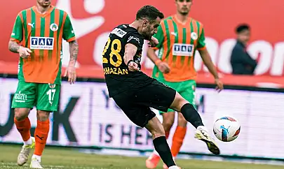 Kayserispor'da o isimle ilgili karar verildi! Kalıyor mu, gidiyor mu?