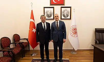 Milletvekili Ataş, bir süre önce Kayseri'ye gelen Bakan'ı bu kez nöbette yakaladı!