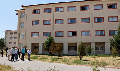 Müdür, hastanede denetime çıktı