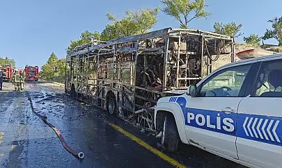 Otobüs alev alev yandı, küle döndü!