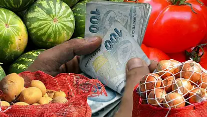 Adana'da çiftçi, markette ve pazarda vatandaş çaresiz: Tarlada karpuz 2 TL, domates 3 TL!