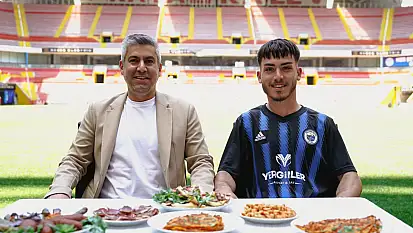Bu da oldu! Kayseri'de yeni transfer için sahaya sofra kurdular, pastırmalı, mantılı, yağlamalı transfer duyurusu