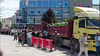 Kayseri'de ücretsiz karpuz dağıtıldı
