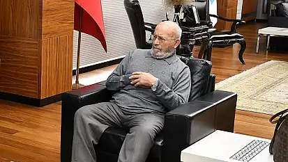 Elitaş'ın kayınbabası, aynı zamanda okul yaptırmaktan ve tavla oynamaktan vaz geçmeyen isim bakın nerede görüldü?