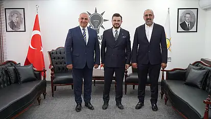 Eski Müdür ve Kayserisporlu eski Yönetici AK Parti il binasında ortaya çıktı
