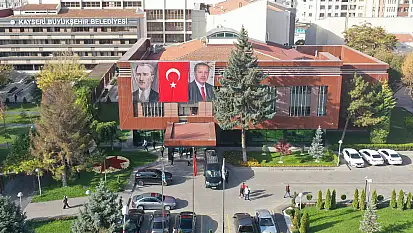 Kayseri Büyükşehir Belediyesi'ndeki toplantı öncesi CHP'den dikkat çeken görüşme