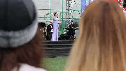 Kayseri'de Yaz Şenliği rüzgarı! Ünlü sanatçılar sahne aldı