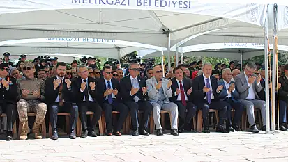 Kayseri protokolü şehitleri dualarla andı