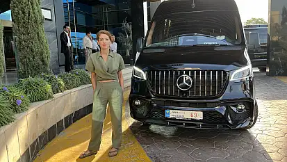 Kayserili Gazeteci bu kez kıyafetiyle gündem oldu!