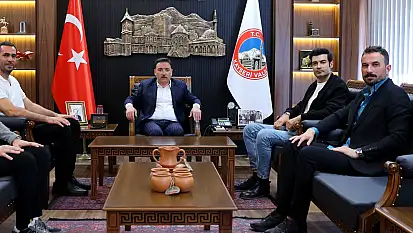 Kayserili ünlü oyuncudan Vali Çiçek'e ziyaret