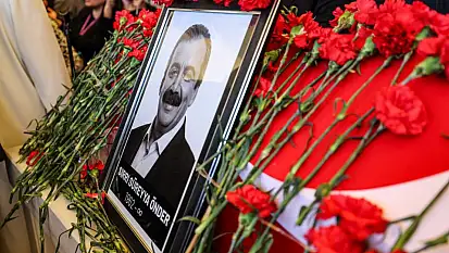 Sırrı Süreyya Önder'in cenaze namazında dikkat çeken Kayserili...