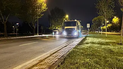 Büyükşehir Belediyesi'nden aralıksız çalışma: Ekiplere gece mesaisi