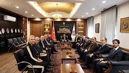 Kayseri'de dikkat çeken heyet! Vali Çiçek'le bir araya geldiler