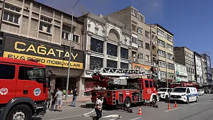 Kayseri'de iş yerinin çatısından dumanlar yükseldi