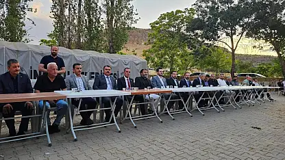 Kayseri'deki YRP'liler bu düğünde buluştu! Başkan'ın oğlu evlendi