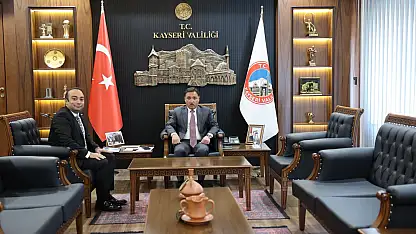 Kayseri'den yola çıktı Kars'a gidiyor! Valiye ziyaret