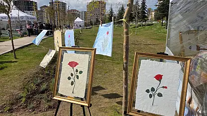 Talas Çiçek Şenliği'nde ebru sanatının teknikleri konuşuldu