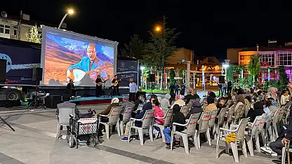 Türkülerle başladı, sinemayla devam etti! Tomarza'da renkli gece