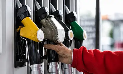 Akaryakıtta çifte zam! Benzin ve motorin fiyatları değişiyor