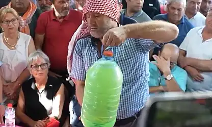 Çiftçinin mazot isyanı: '16 kilo üzüm satıyorum, 10 litre mazot alıyorum'