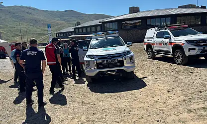 Erciyes'te 3 kişi mahsur kaldı! Ekipler seferber oldu