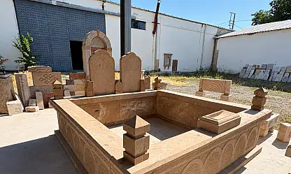 Kayseri'de iki metrelik mezar yaptı!