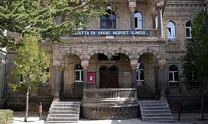Kayseri'de taşınan mezarlığın yerine lise yapıldı! 103 yıllık bina için karar verildi