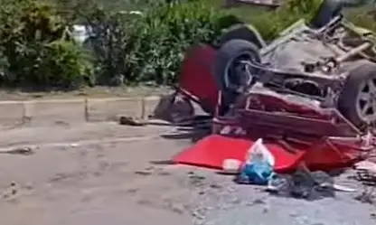 Kayseri plakalı otomobil Mersin'de kafa kafaya çarpıştı!