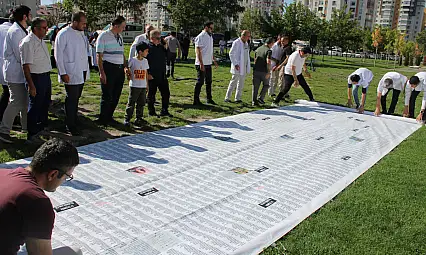 16 bin çocuğun ismi Kayseri'de açılan dev pankartta yaşatıldı