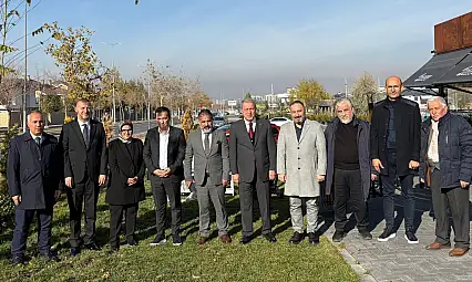 Akar, Kayseri'de gazetecilerle buluştu