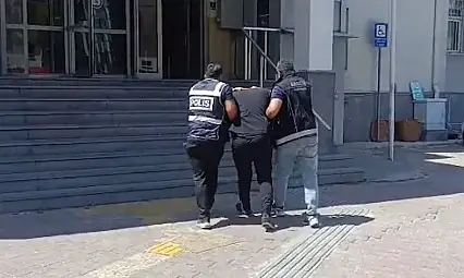 Aranıyordu, saklandığı evde yakayı ele verdi