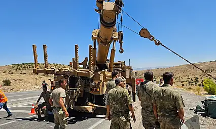 Askeri araç devrildi: 1 asker şehit oldu