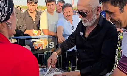 Kayserili Sinan Şef şenlikte pilav dağıttı