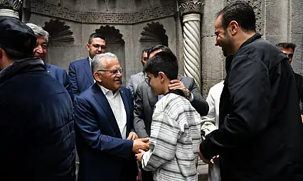 Başkan Büyükkılıç bayram sabahında vatandaşlarla