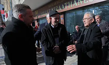 Başkan Büyükkılıç, önüne çıkan her vatandaşa bakın ne dağıttı!