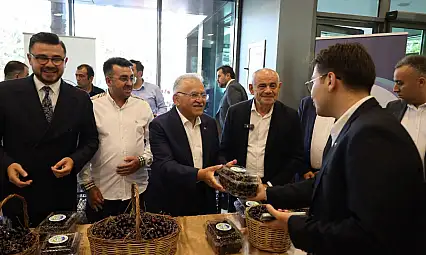 Başkan Öztürk'ten Büyükşehir Meclisine tatlı sürpriz